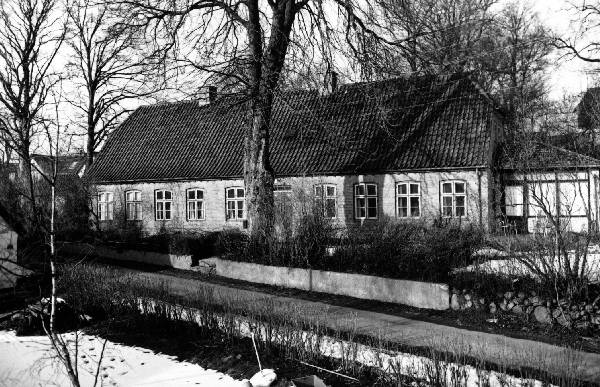 Slagslunde Rytterskole, hvor Troll Bille voksede op. Foto Bent Stiesdal ca. 1980, Stenløse Lokalarkiv