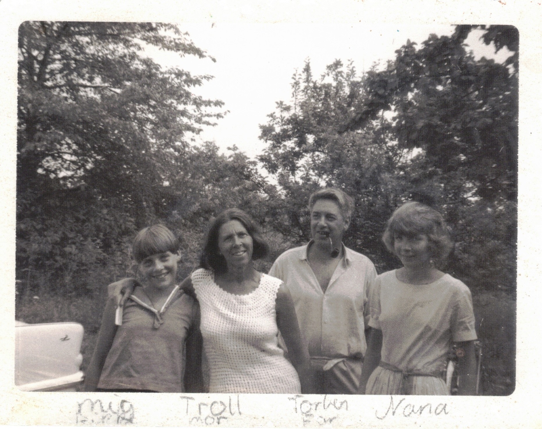 Hele familien i Ganløse medio 1960erne, polaroidfoto